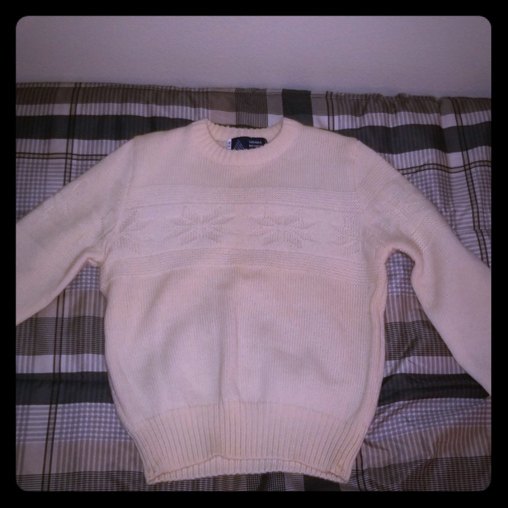 White 100% wool sweater